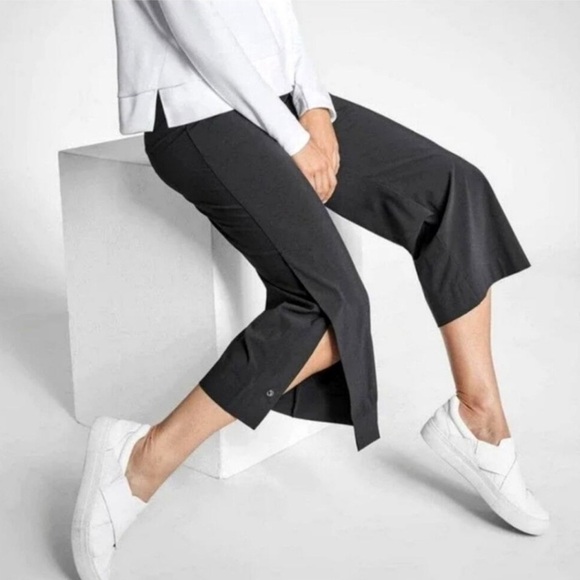 Athleta Pants - ATHLETA Pants SZ 8 Tribeca Wide Leg Cropped Button Hem Navy Crop Zipper